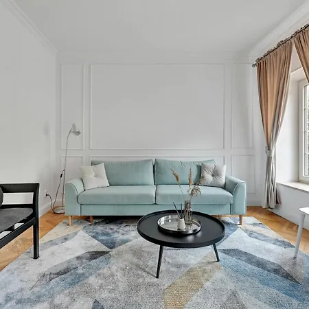 Dlugi Targ Street, Main Old Town & Riverside By Downtown Gdańsk