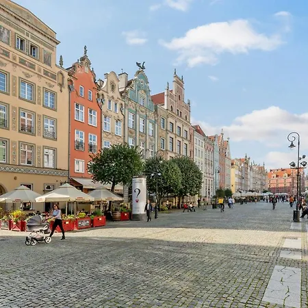 Dlugi Targ Street, Main Old Town & Riverside By Downtown *