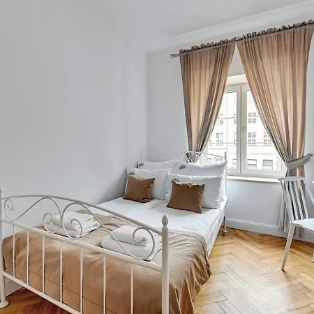 Dlugi Targ Street, Main Old Town & Riverside By Downtown Apartment