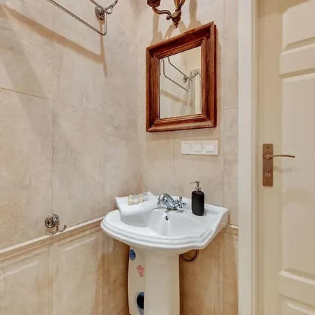 Dlugi Targ Street, Main Old Town & Riverside By Downtown Danzig