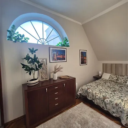 Dlugi Targ Street, Main Old Town & Riverside By Downtown *