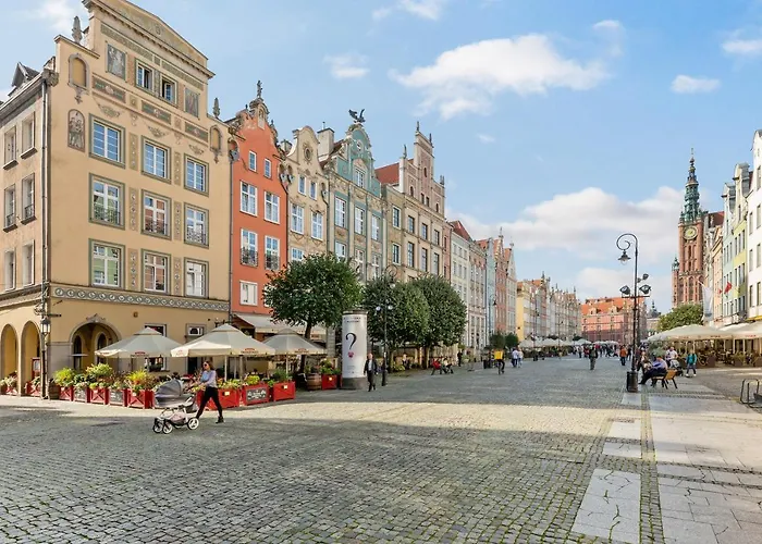 Dlugi Targ Street, Main Old Town & Riverside By Downtown *