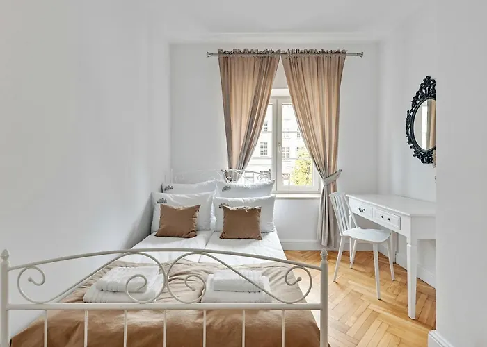 Dlugi Targ Street, Main Old Town & Riverside By Downtown Апартаменты *