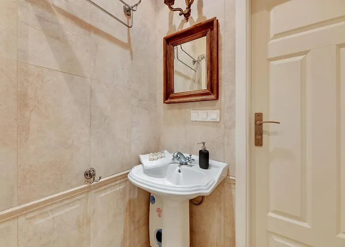 Dlugi Targ Street, Main Old Town & Riverside By Downtown Гданьск