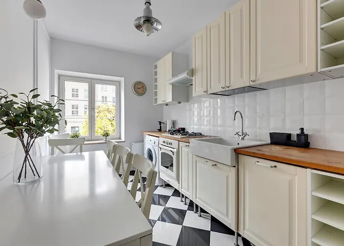 Dlugi Targ Street, Main Old Town & Riverside By Downtown * Gdańsk