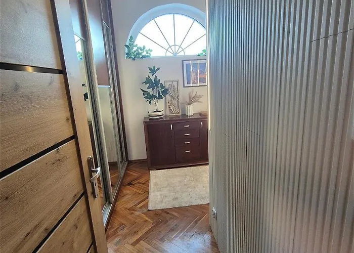 Dlugi Targ Street, Main Old Town & Riverside By Downtown