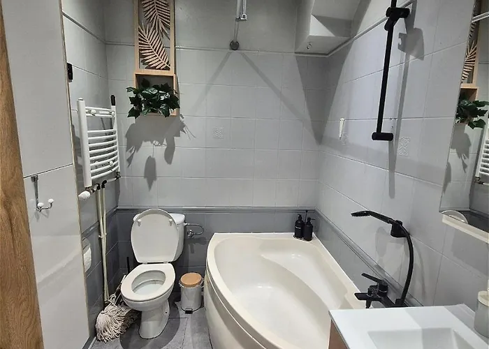 Dlugi Targ Street, Main Old Town & Riverside By Downtown *